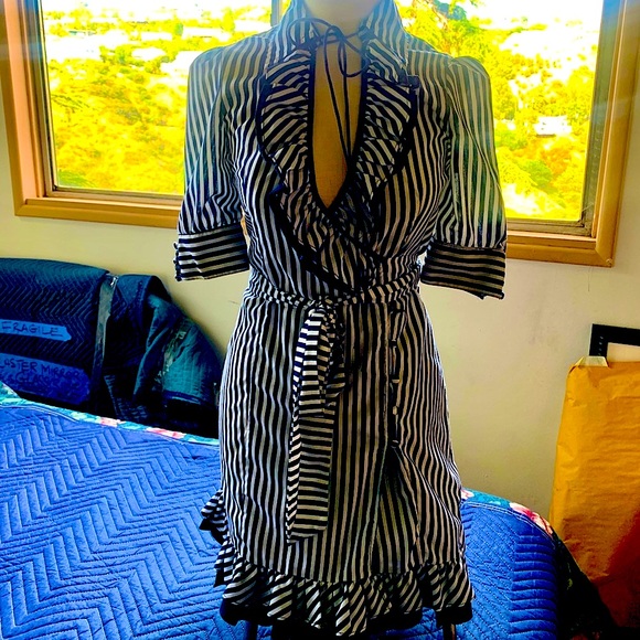 Minuet Petite Dresses & Skirts - Sweetest dress by Minuet sz S.Darling wrap tie dress w/ ruffle & button details